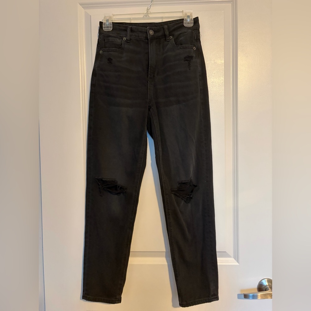 American Eagle Outfitters | Mom Straight Jeans | 25 regular | Distressed Black